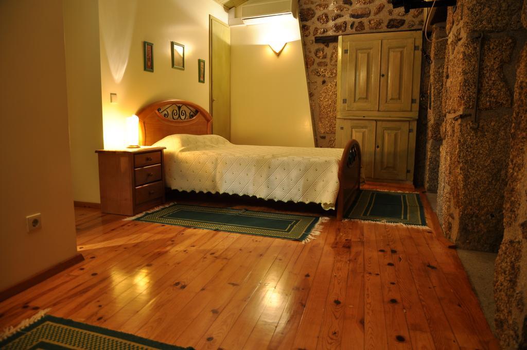 Casa Do Meio Da Vila Loriga Cameră foto