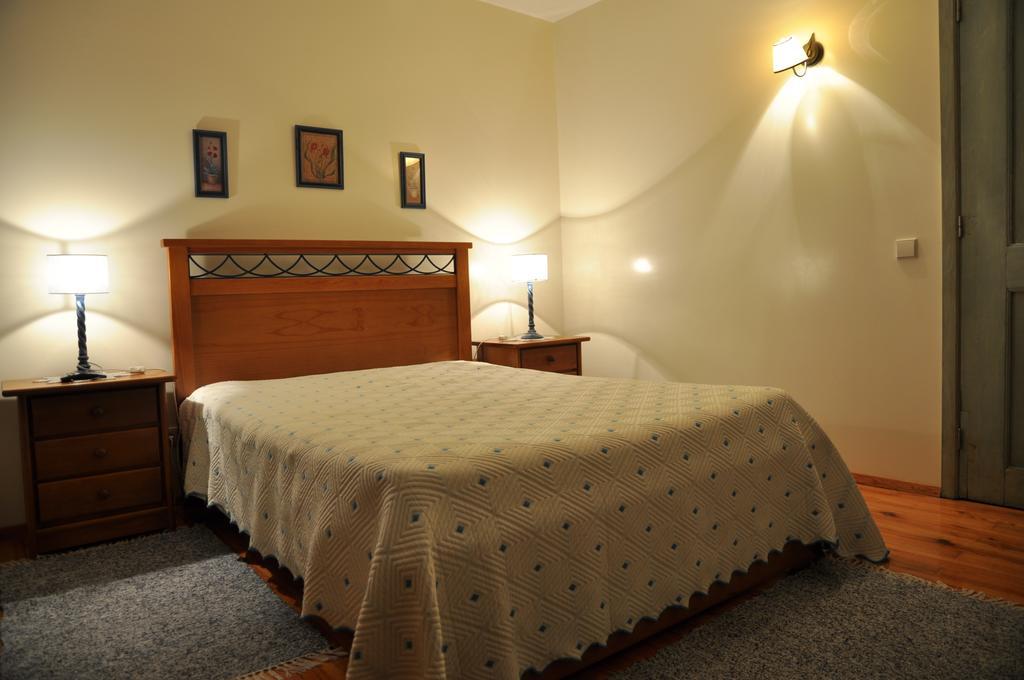 Casa Do Meio Da Vila Loriga Cameră foto